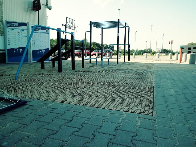 grass protection mats installed in the outdoor gym in Bielsko under all equipment. Covered with sand for a better aesthetic result.